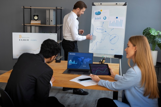 Quais são os desafios comuns na implementação do Power BI?